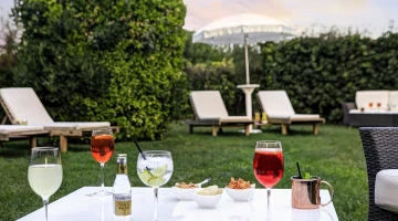 Apéritif dans le jardin