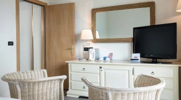Suite Junior avec TV et fauteuils