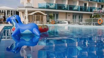 Pool detail 