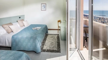 Room with balcony overlooking the sea