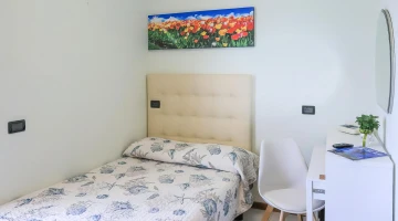 Single room with desk