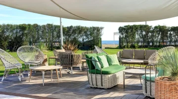 Détail du gazebo au bord de la piscine