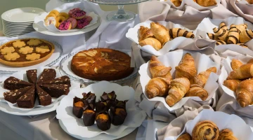 Sélection de desserts au buffet du petit-déjeuner
