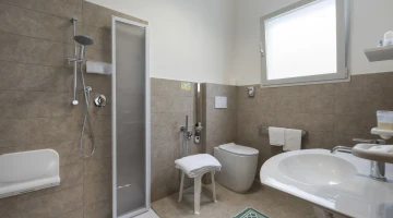 Badezimmer mit Dusche