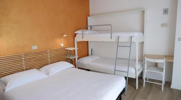 Quadruple room with bunk bed