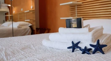 Set of towels and courtesy products