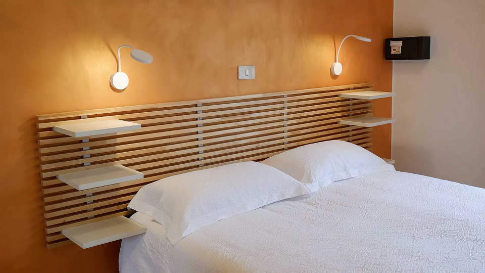 Room with double bed