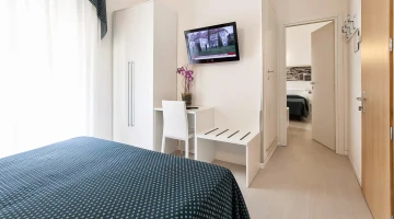 Verbindungszimmer mit Sat-TV