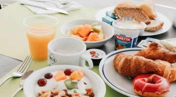 Frühstück am Tisch