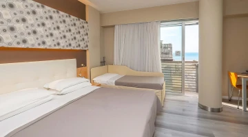 Quadruple room with partial sea view