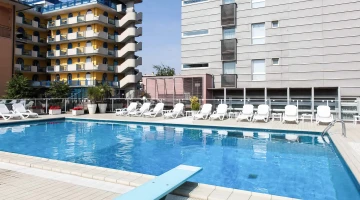 Swimming pool with solarium and diving board