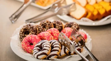 Selezione di dolci al buffet della colazione
