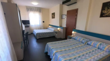 Quadruple room with air conditioning