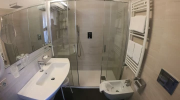 Bathroom with shower and courtesy set