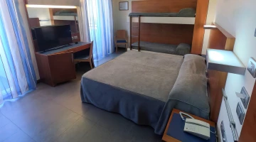 Quadruple room with bunk beds