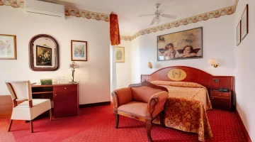 Junior Suite Soleil A with desk
