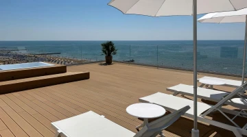 Terrasse panoramique avec jacuzzi