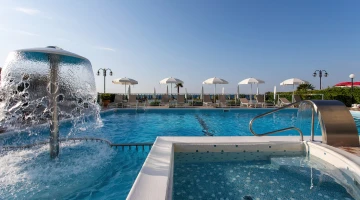 Espace enfants dans la piscine