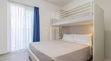 Dreibettzimmer mit eigenem Balkon