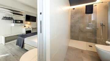 Zimmer mit Bad mit Dusche ausgestattet