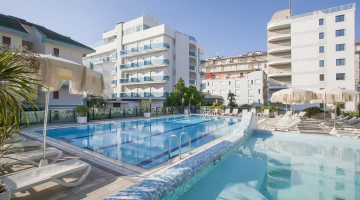 Piscines pour adultes et enfants