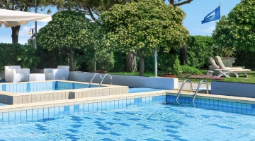 Schwimmbad für Erwachsene und Kinderbecken