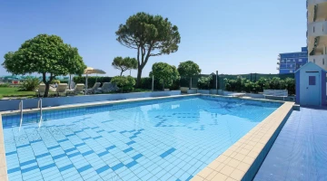 Schwimmbad im Garten