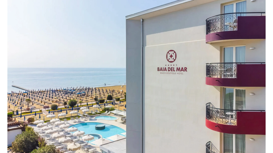Hotel mit Meerblick und Swimmingpool
