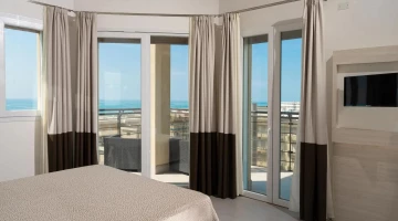 Rooms with terrace and sea view