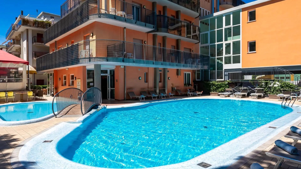 Hotel with swimming pool and solarium