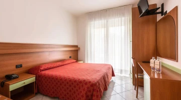 Double bedroom with TV
