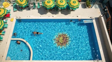 Swimming pool with children&#39;s pool