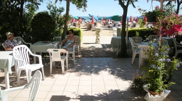 Direct access to the beach