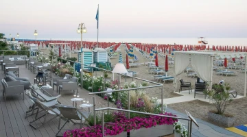 Furnished seafront terrace