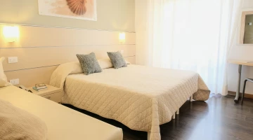 Room with double bed