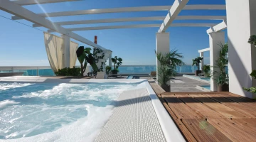 Jacuzzi on the sun terrace
