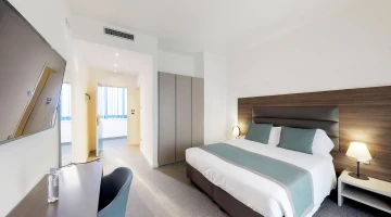 Double bedroom with balcony