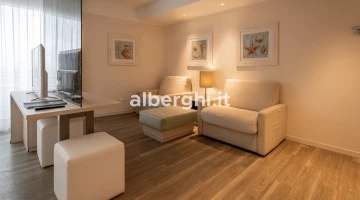 Fauteuils dans la chambre quadruple