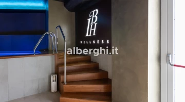 Accès au bain à remous
