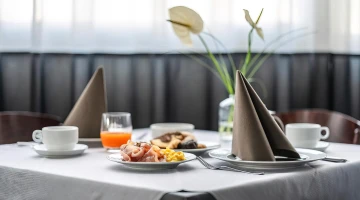 Frühstück am Tisch