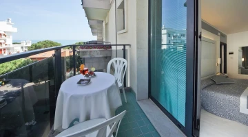 Zimmer mit Balkon