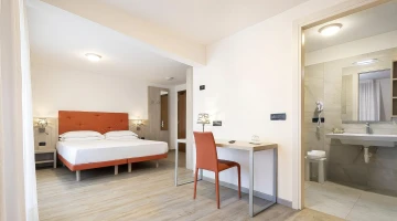 Vierbettzimmer mit Bad
