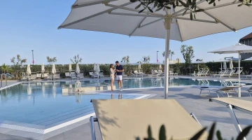 Schwimmbad mit Solarium