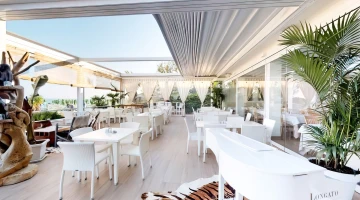 Terrace with piano