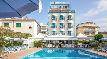 Hotel with seasonal swimming pool