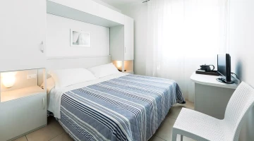 Double room with TV and kettle