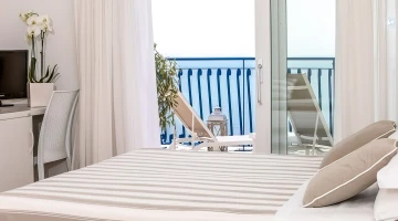 Double bedroom with private balcony