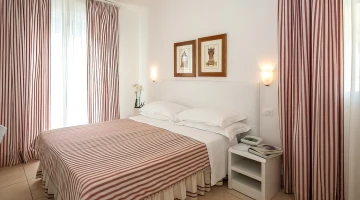 Double room with balcony and telephone