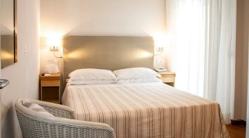 Double room with telephone
