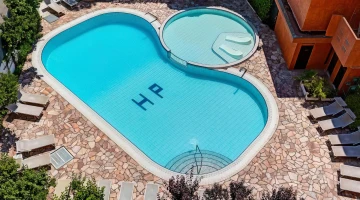 Piscine pour adultes et enfants